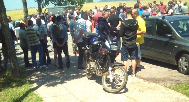 Protest voćara u Topoli: „Kad se digne kuka i motika“! (video)