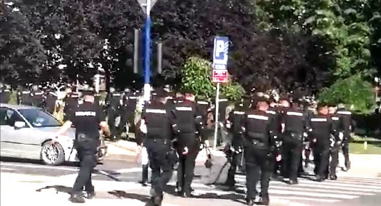 ekskluzivan video : Jake policijske snage u Kragujevcu