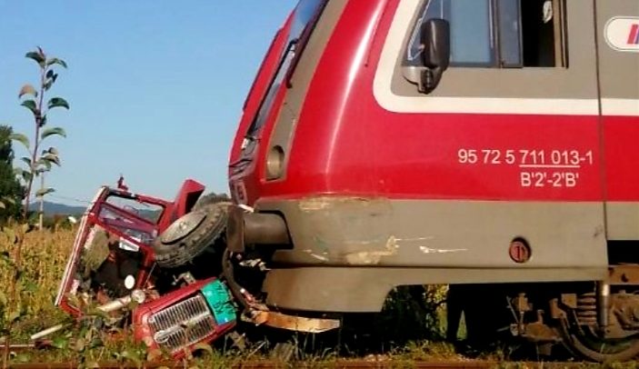 Voz udario traktor kod Knića!