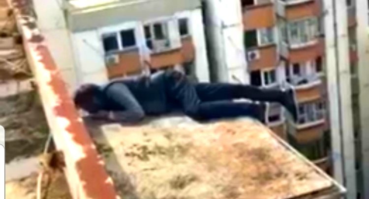 Čovek poginuo u Beogradu padom sa 12 sprata (uznemirujuće