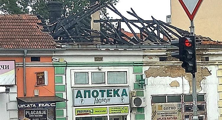Tužna sudbina porodice iz Aranđelovca- gazda izgoreo u autu, juče im se zapalila apoteka!