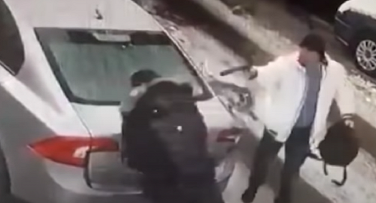 Preminuo upucani Aleksandar Šarac- rođaka mu ubili greškom dok je unosio dečija kolica!
