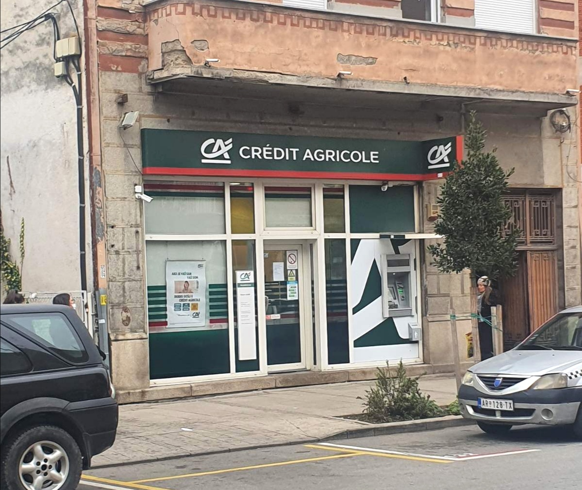na licu mesta: opljačkana Kredi Agrikol banka u Aranđelovcu (video)