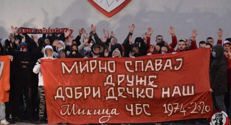Navijači „Radničkog“ se oprostili od Mikice Zdravkovića: „Mirno spavaj druže, dobri dečko naš“!