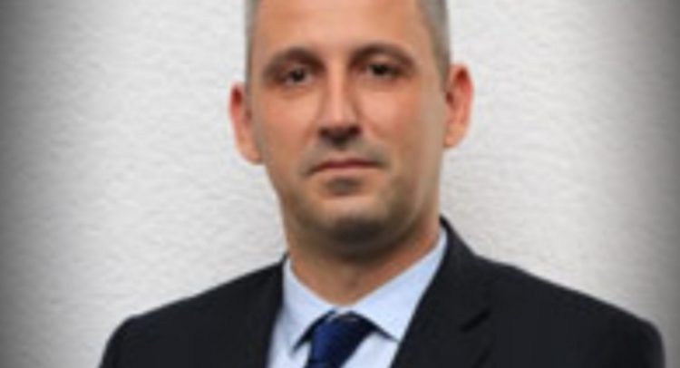 Ode Maksa „niz vodu“…
