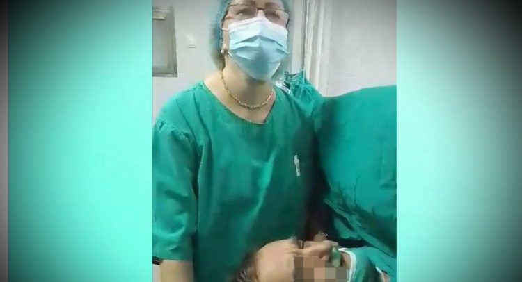 Pa nema dalje: Pevaju sa pacijentom koga operišu (video)