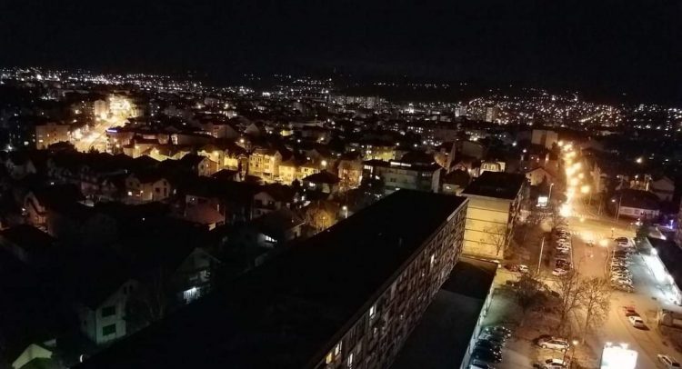 DEVOJČICA stara 12 godina večeras je pokušala da se ubije u Kragujevcu!