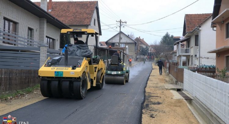 Završava se asfaltiranje Krfske ulice u Kragujevcu!
