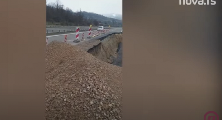 posle tri meseca: Obrušio se deo autoputa Kragujevac- Batočina!