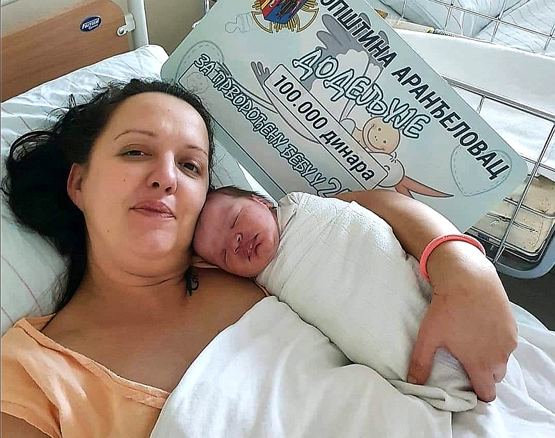 Mali Dušan prvorođena beba u Aranđelovcu u 2021!