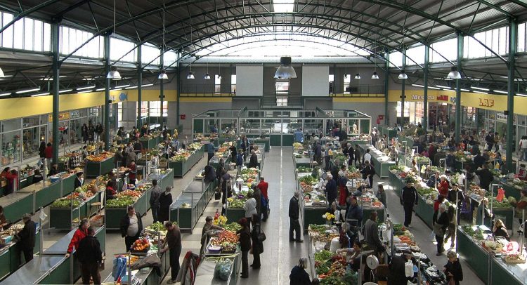MUŠTERIJE ŠOKIRANE PRED USKRS! CENE JAJA NA PIJACI VEĆ OTIŠLE U NEBESA! Krompir na tezgama i 200 dinara za kilogram