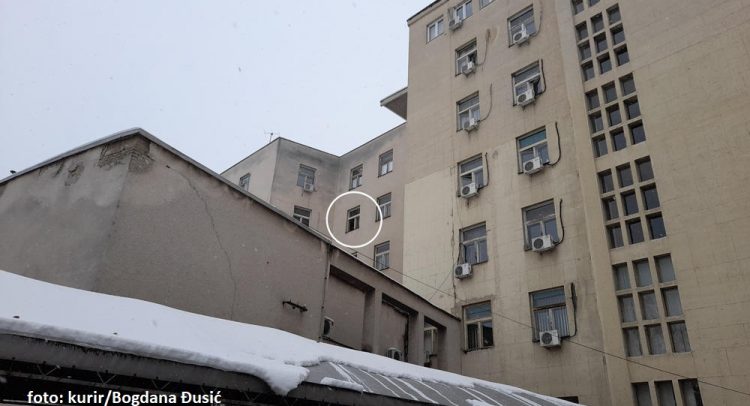 Čovek koji je skočio sa četvrtog sprata Prekršajnog suda- teško povređen!