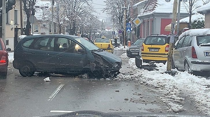pogledajte snimak udesa danas u Kragujevcu (uznimirujuće)
