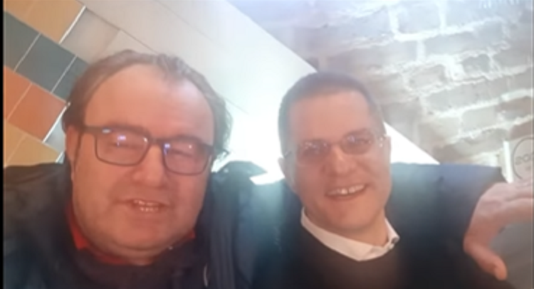 ovaj prso skroz: Romi traže izvinjenje od Vuka Jeremića!