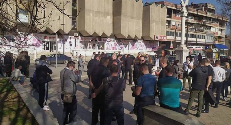 izašli na ulicu: UGOSTITELJI na protestu u Aranđelovcu, večeras Beograd!