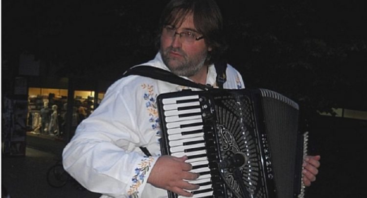 sećanje: Kragujevčanin Bojan Jovanović, maestro na harmonici kakvog Srbija nije imala!