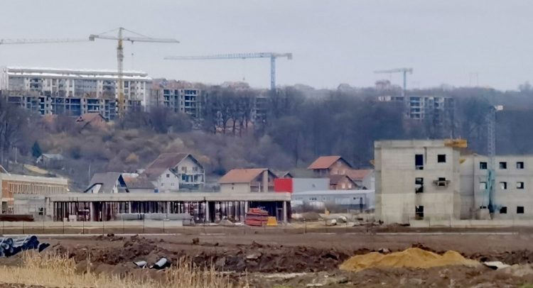Pripadnicima snaga bezbednosti u Kraguejvcu uručeno 216 ključeva za stanove
