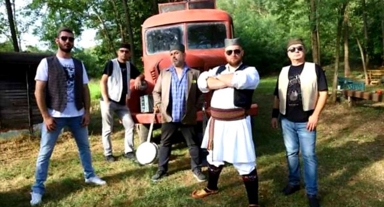 „Vesela mašina“ iz Šumadije otvara kafane!