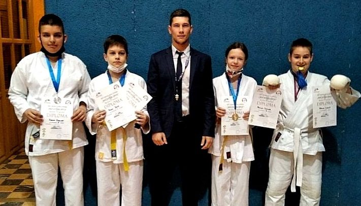 Osam zlatnih medalja za kragujevačke karatiste na Kupu Srbije!