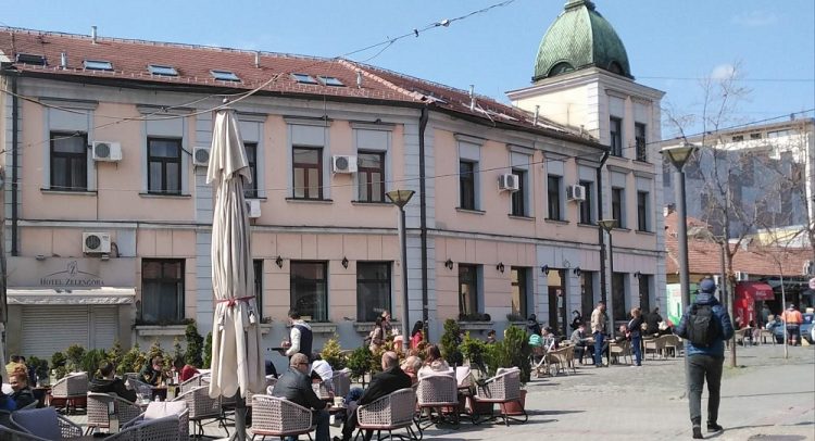 Kragujevac je prepun ljudi… fotoreportaža iz bašta kafića!