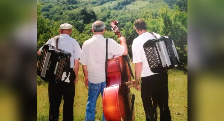 Kako su čuveni muzičari nekada svirali na litijama u Šumadiji!