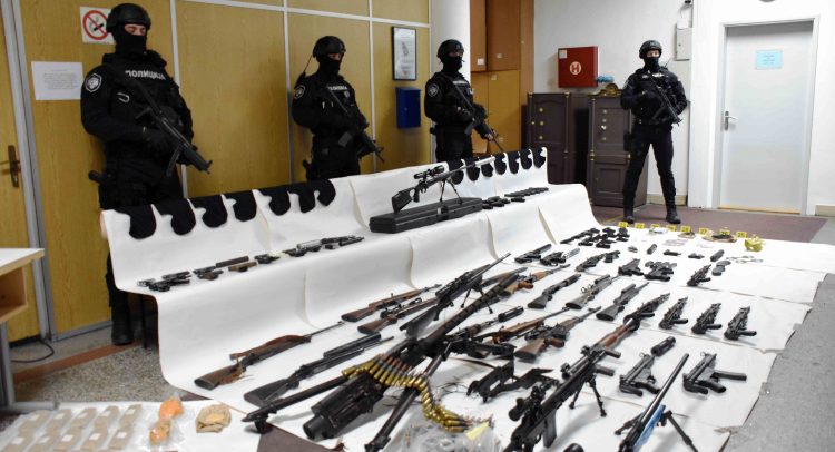 Evo šta je pronađeno u vikendici Velje Nevolje… Mašine za mlevenje mesa, oružje (VIDEO)