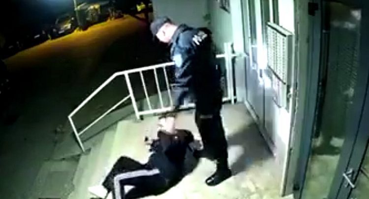 policija BRUTALNO prebila mladića- snimak potresao region (UZNEMIRUJUĆE)