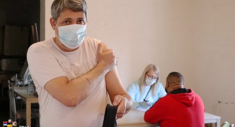 u kragujevačkom naselju Licika vakcinisano 42 Roma!