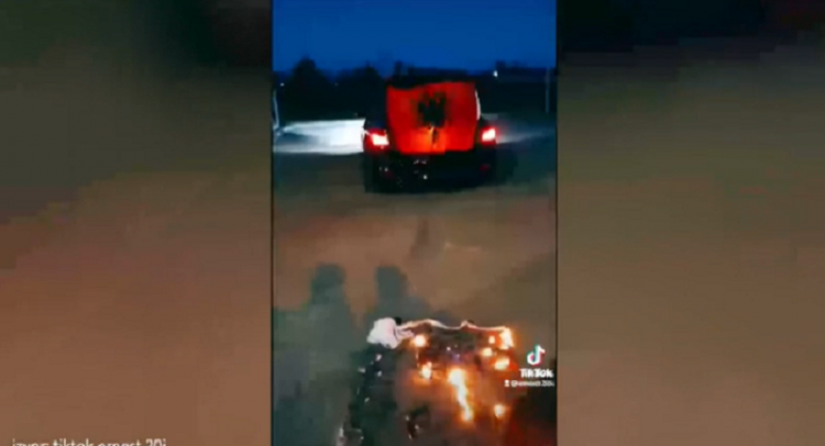 što li nas više ništa ne čudi: Albanac u sred Srbije zapalio srpsku zastavu! (video)