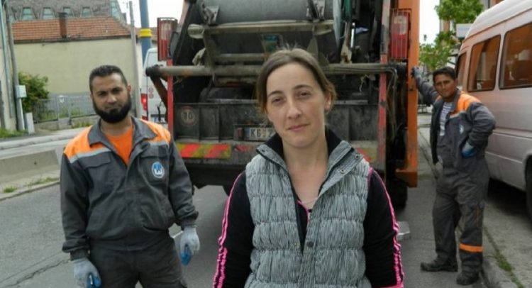 Jovana je jedina žena koja vozi „đubretarac“ u Kragujevcu!
