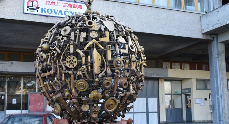 „Zastava kovačnica“ danas puni 164 godine- veće plate, bez gubitaka, ali dotrajala oprema!