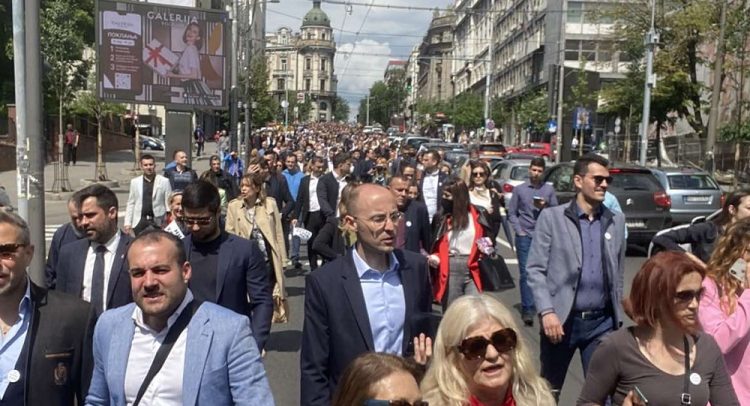 PROTEST advokata u Beogradu zbog zakona koji štiti banke, a ne građane!