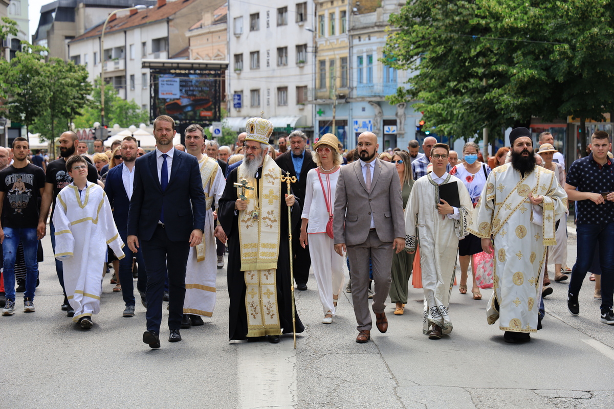 Sutra slava Stare crkve i gradska litija ulicama Kragujevca