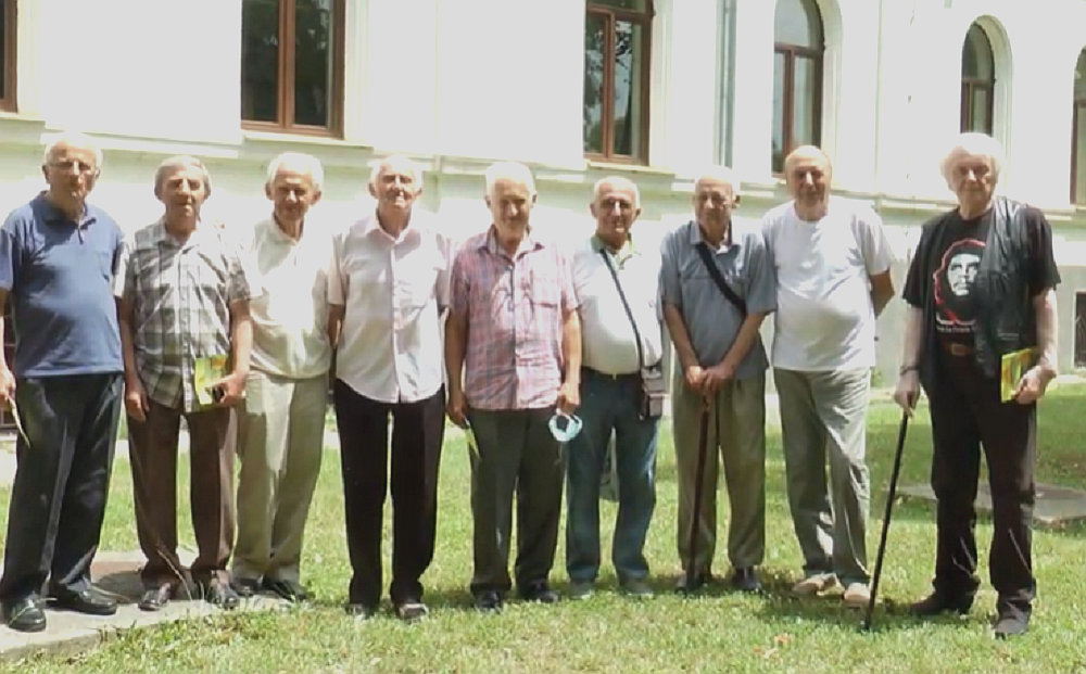BRAVO! Proslavili 61-godišnjicu mature u Kragujevcu.