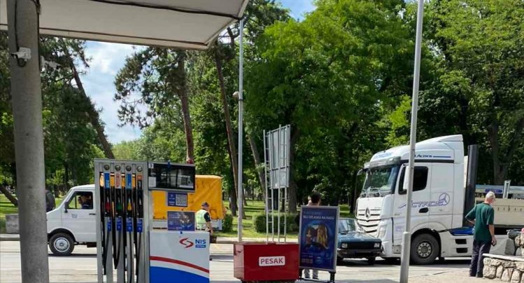 na licu mesta: udes kamiona i „juga“- ogromna gužva kod Velikog parka u Kragujevcu!