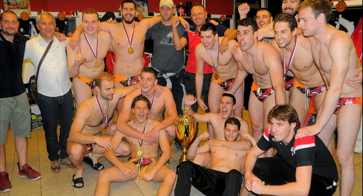 još jedan PEHAR stiže u Kragujevac- VATERPOLISTI Radničkog prvaci države!
