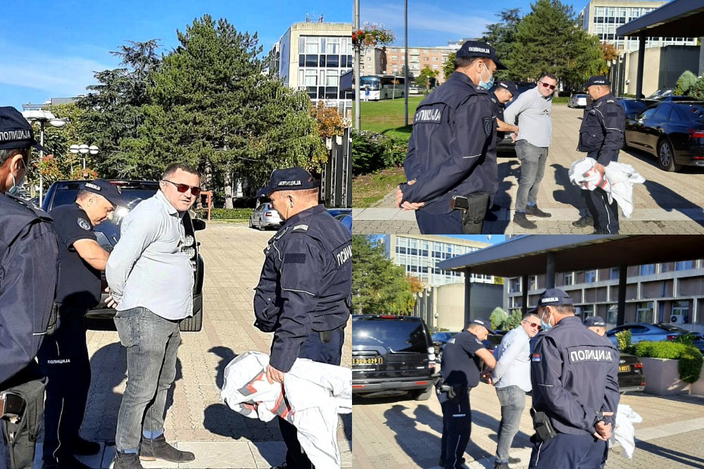 EKSKLUZIVNO: Prve fotografije hapšenja vlasnika kafića u Kragujevcu zbog antikovid transparenta!