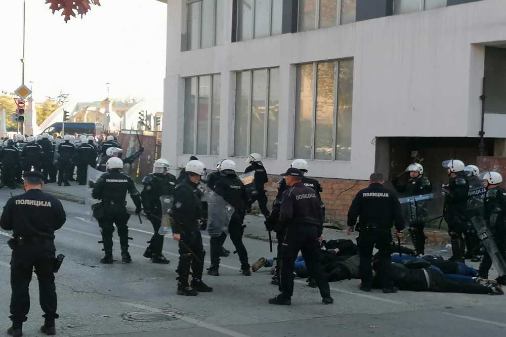 UHAPŠENO 9 osoba u jučerašnjim neredima u Kragujevcu -prijave protiv maloletnika, saopštio MUP