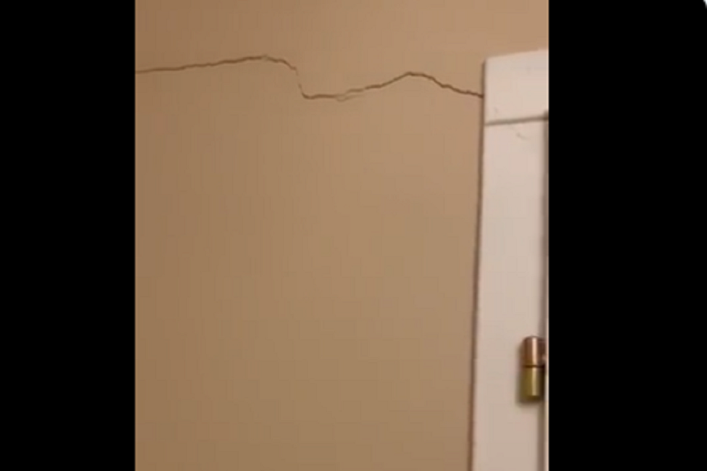 Prvi snimci posledica zemljotresa u Kragujevcu- popucali zidovi! (VIDEO)