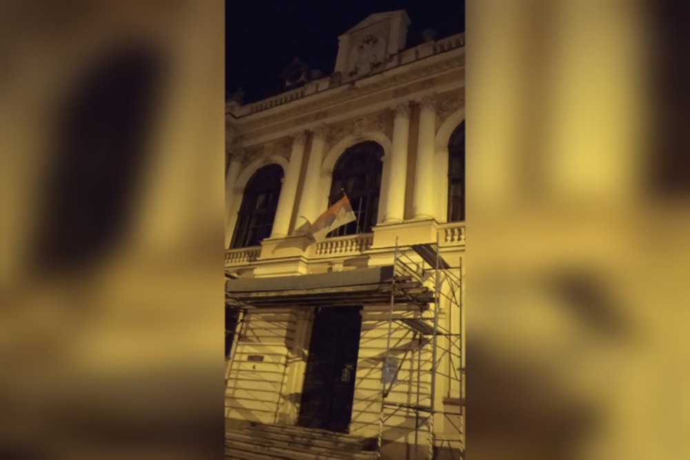 Posle serije tekstova Ucentar promenili državnu zastavu na zgradi Suda u Kragujevcu!
