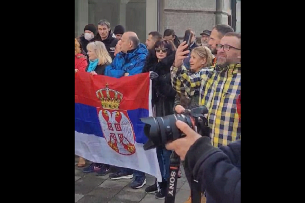 POČELA BUNA... U Beogradu se okupljaju građani na Andrićevom vencu (VIDEO)