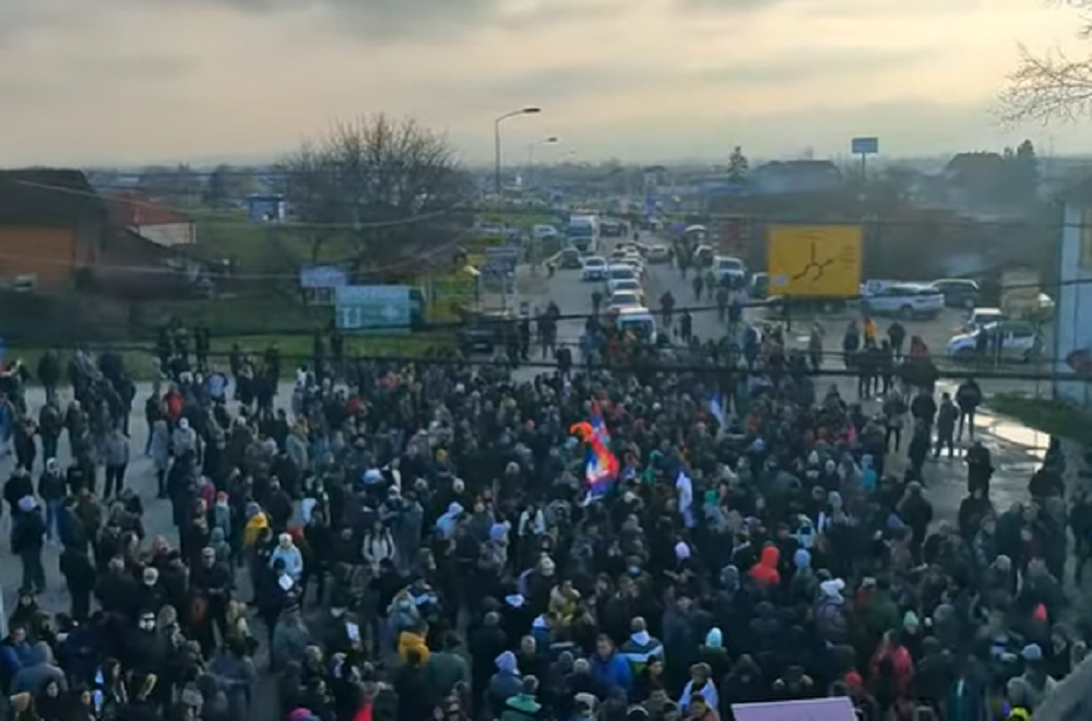Blokirano osam lokacija u Srbiji- velike gužve na autoputu Miloš Veliki