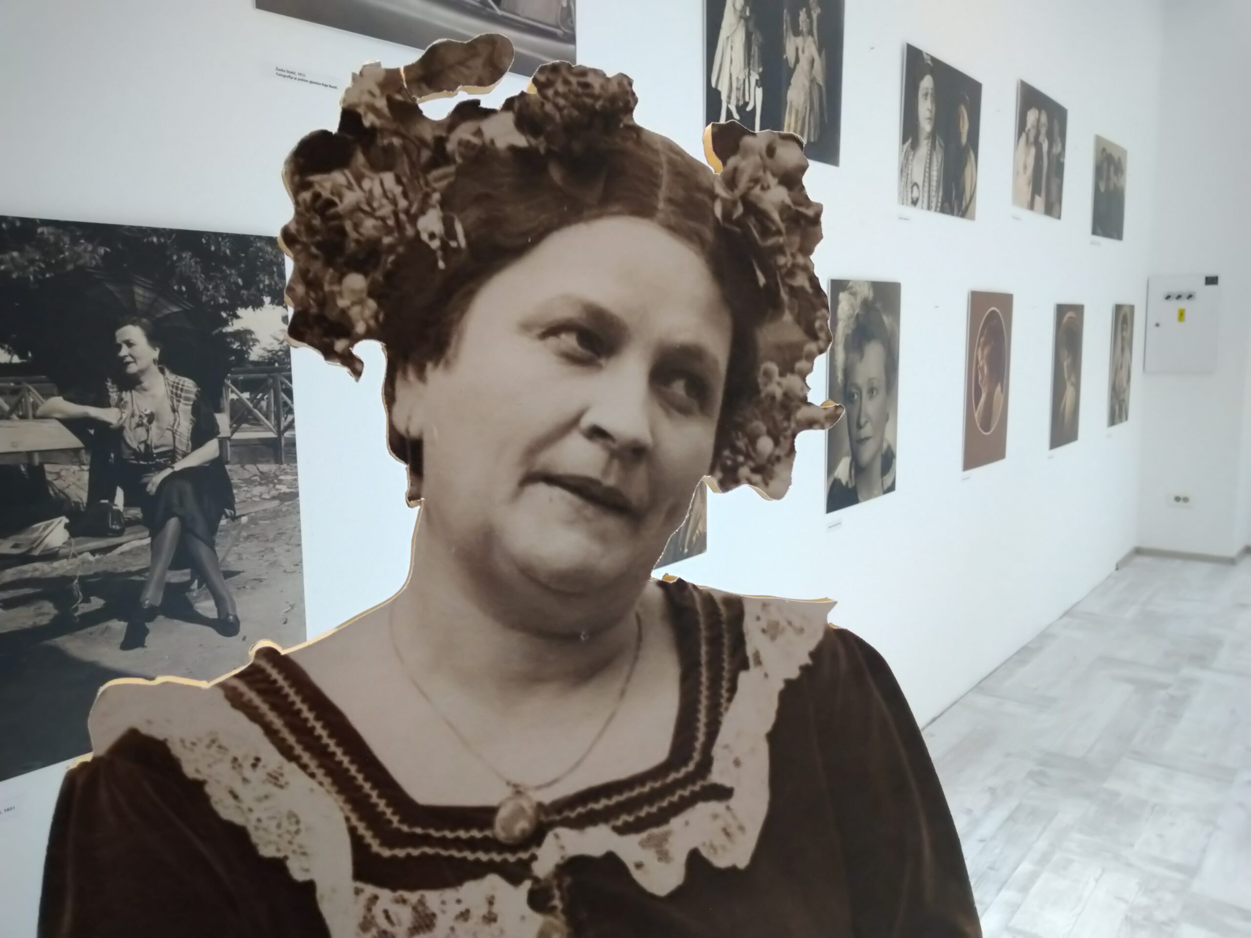 Izložba „Žanka Stokić“ u Kragujevcu: Legendarna „Gospođa ministarka“