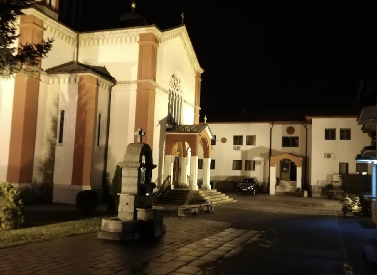 VASKRŠNJA LITURGIJA U PONOĆ :Svetouspenjski Saborni hram(VIDEO)