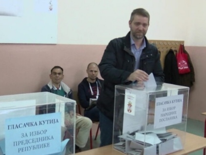 U Kragujevcu do podne izašlo skoro 20 odsto birača: Glasao i gradonačelnik Nikola Dašić