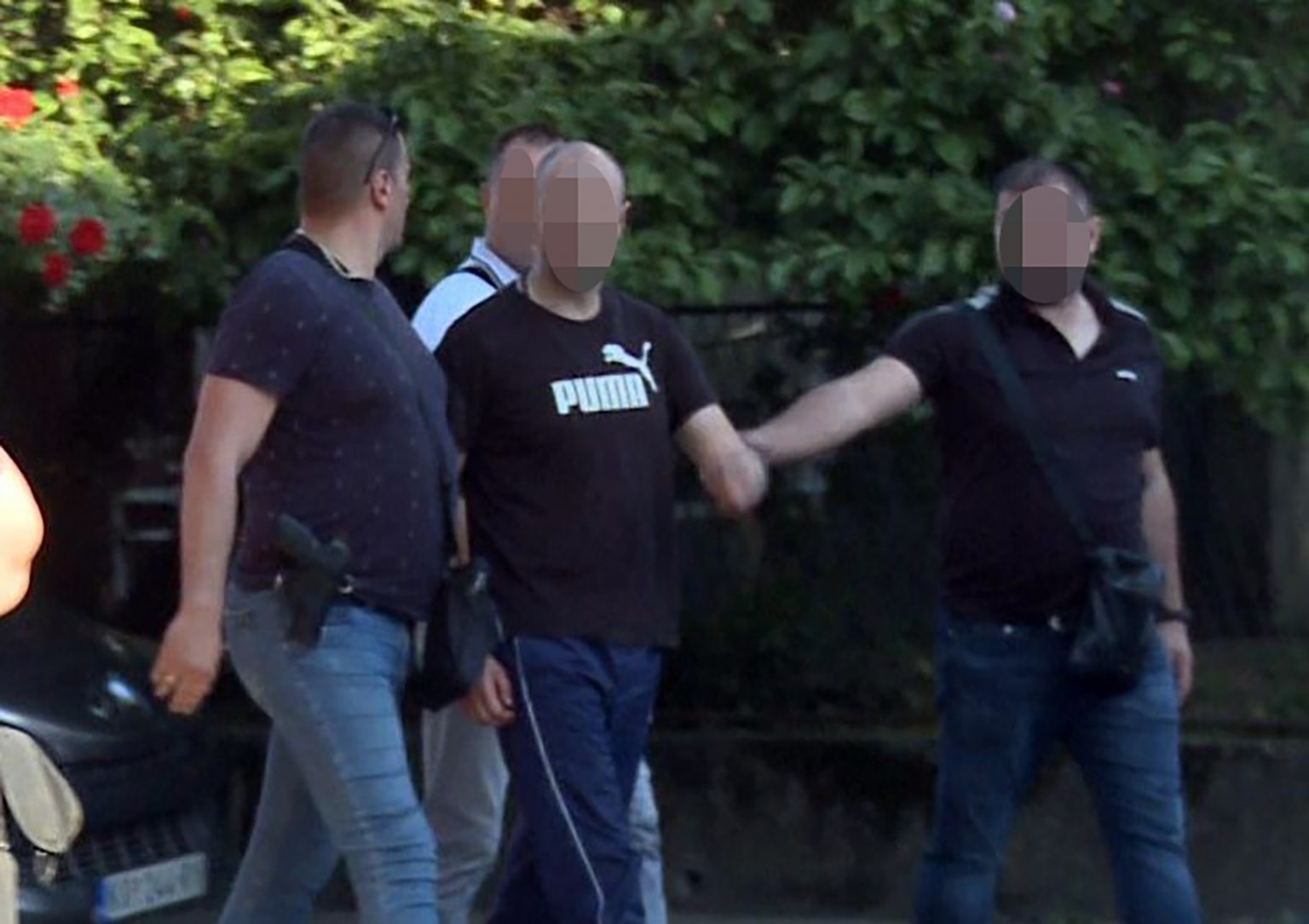 Prve fotografije hapšenja Vladimira: Upucao suprugu na spavanju, pa pobegao
