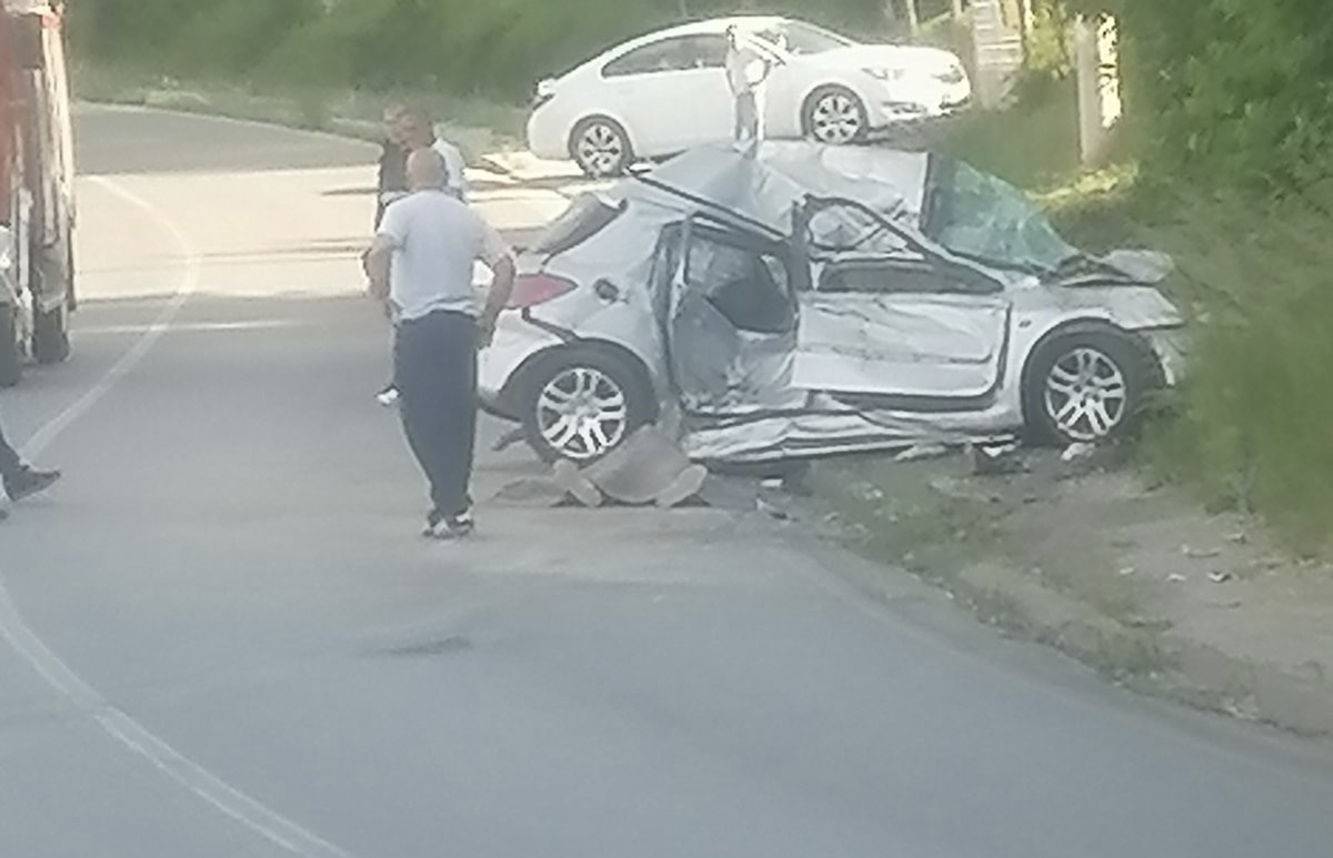 MUŽ I ŽENA POGINULI U TESKOJ SAOBRAĆAJNOJ NESREĆI: KAMION PREŠAO PREKO NJIHOVOG VOZILA