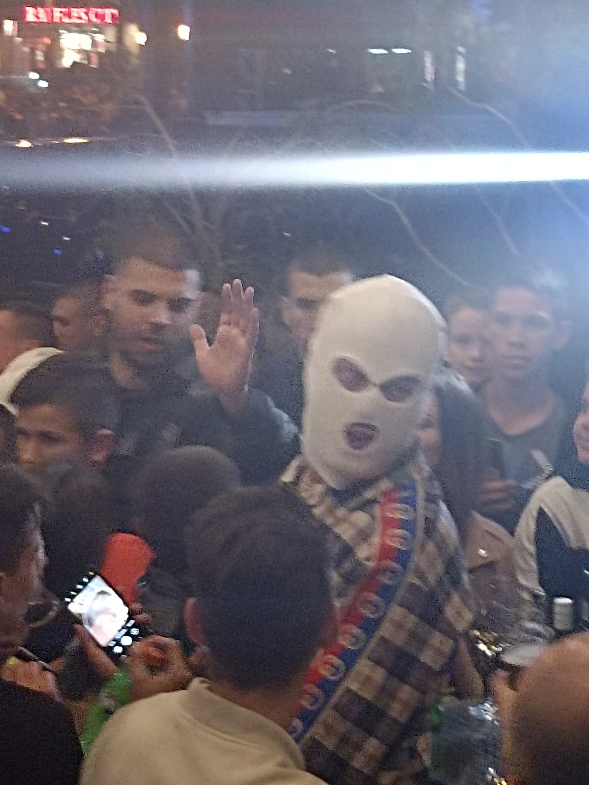 OPŠTE VESELJE među omladinom: EVO kako je popularni DEVITO prošao kroz masu. (FOTO)