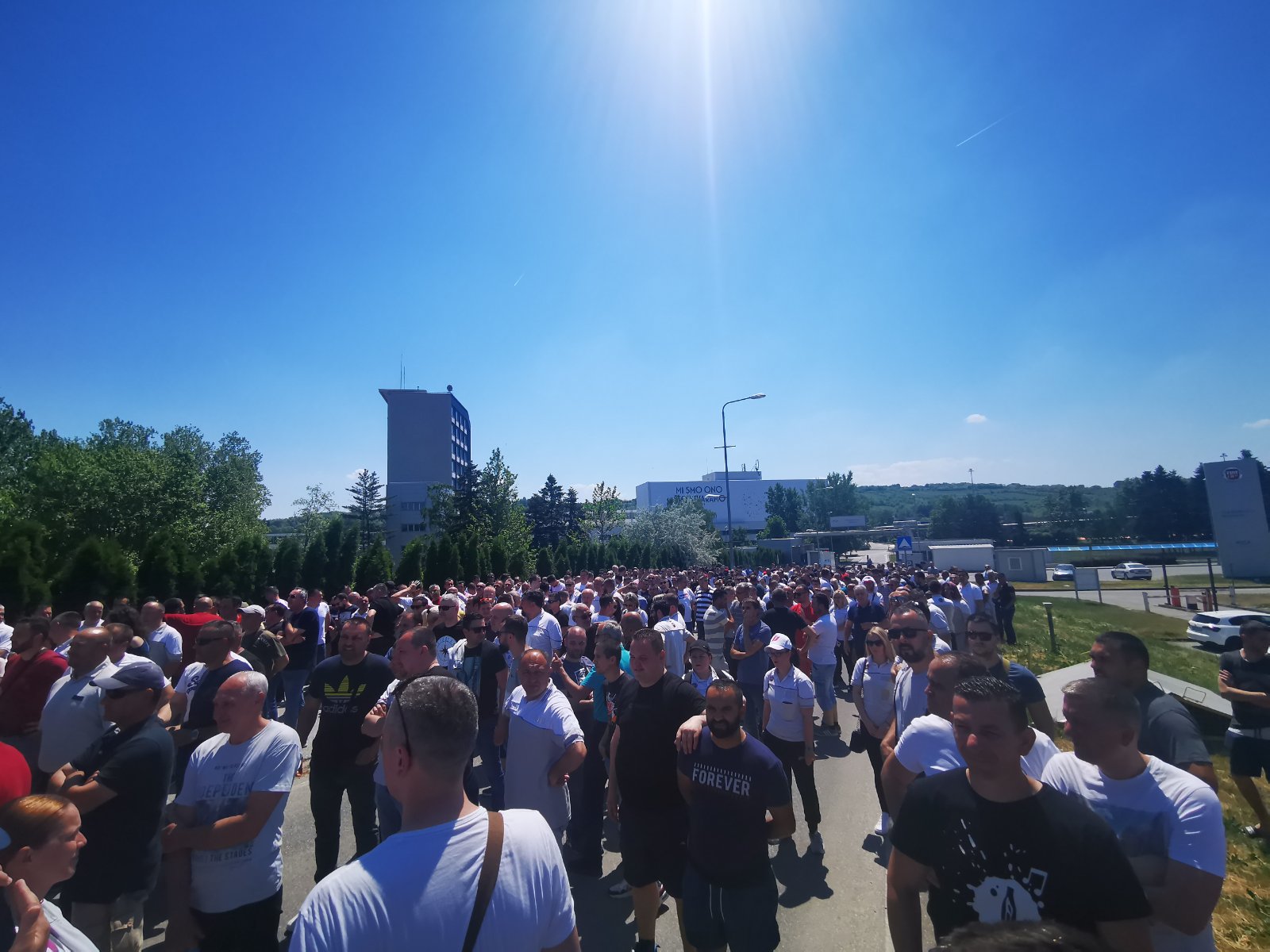 HAOS U GRADU: Radnički USTANAK- Blokirali magistralu(FOTO)