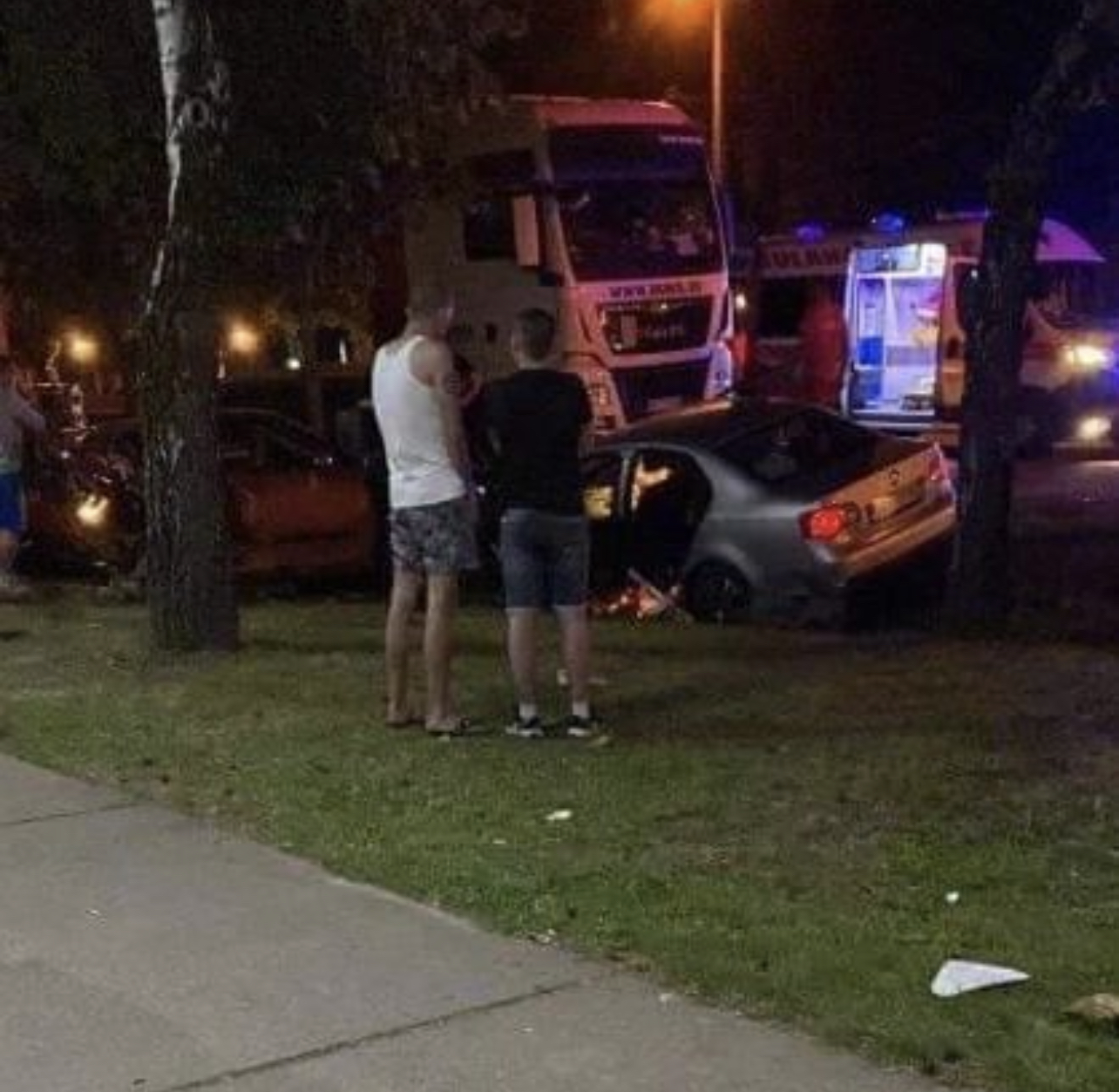 PIJANI MLADIĆ (20) SE SA 150 NA SAT ZAKUCAO U RUSKINJU (34) DOK JE S MUŽEM STAJALA NA SEMAFORU